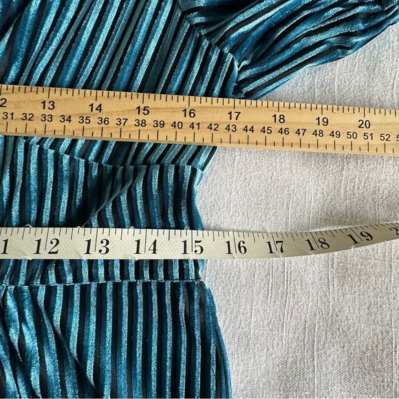 Velvet Babydoll Empire Waist Dress Womens L Blue Puff Sleeve V Neck Pleated NWT - Picture 6 of 8